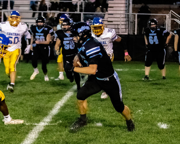 Crusaders Hold Off Bulldogs, 15-14
